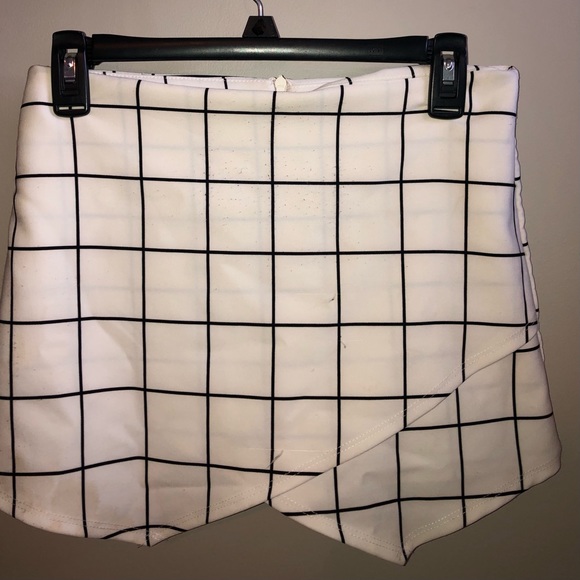 Envelope Skort - Picture 3 of 4